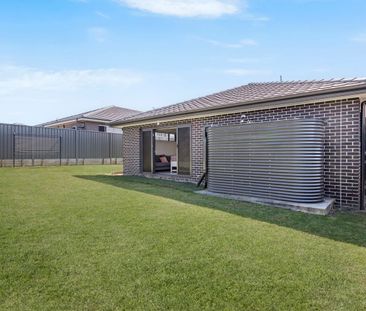 MODERN FAMILY HOME IN AN IDEAL TAHMOOR LOCATION - Photo 5