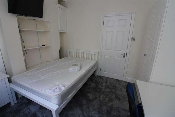 Devonshire Road, **student Apartment** Student Apartment **, Southampton, SO15 - Photo 1