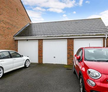3 bedroom semi-detached house to rent - Photo 2