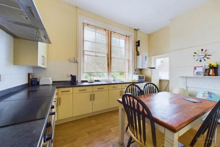 1 bedroom in a house share to rent - Photo 3