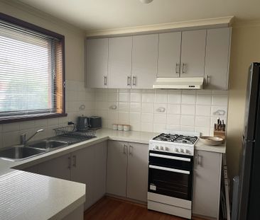 1/7 Gresham Court Golden Square VIC - Photo 2