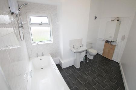 3 bedroom end of terrace house to rent - Photo 5