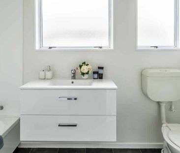 Great house in Avalon! - Photo 5