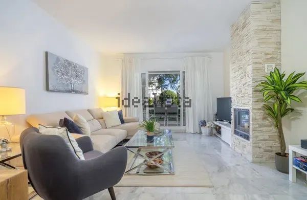 Alquiler de piso en Avenida Carlos Cano, 42 - Foto 1