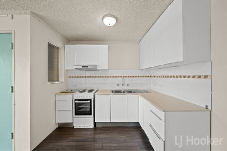 Riverside Living in Queanbeyan East - Renovated 2 Bedroom Unit - Photo 4