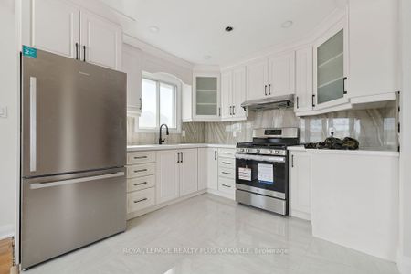 Detached Home For Lease | X8139792 - Photo 4