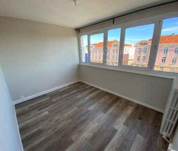 Location Appartement 3 pièces 49m² CHERBOURG-EN-COTENTIN 50100 - Photo 2