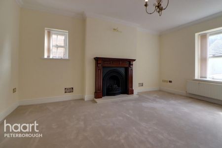 5 bedroom detached house to rent - Photo 2