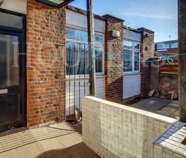 3 bedroom semi-detached bungalow to rent - Photo 1