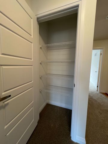 For Lease - 35 Lonsdale Road, Haldimand, Ontario - Photo 2