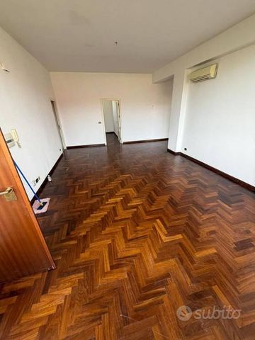 Appartamento di 130 m² con 4 locali a Palermo - Photo 2