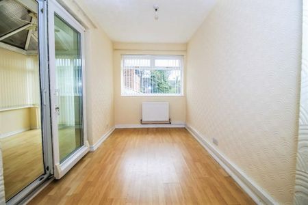 3 bedroom semi-detached house to rent - Photo 2