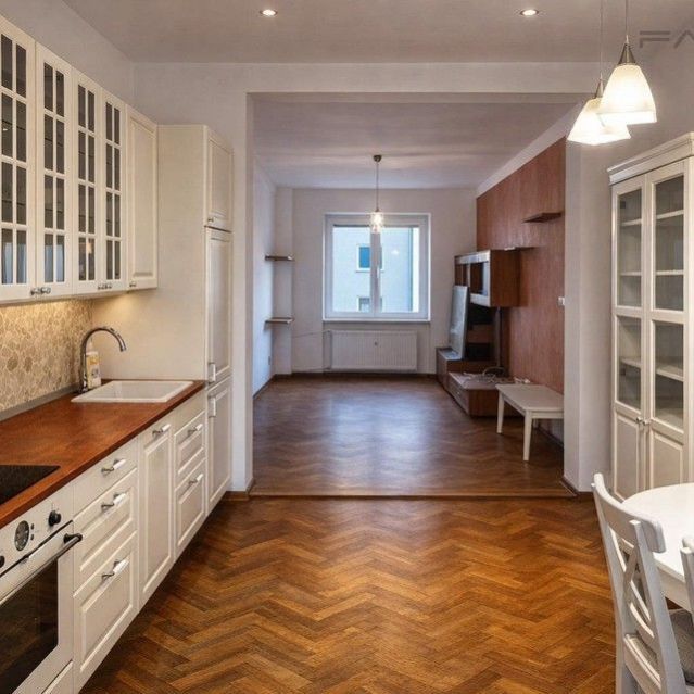 Pronájem bytu 3+1 80 m² - Photo 1