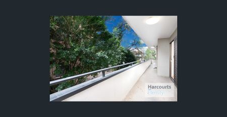 Recently Renovated & Brand New Flooring 2-Bedroom Apartment in a Prime Location! - Photo 4