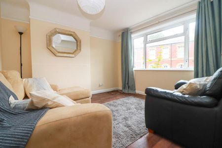 3 bedroom end of terrace house to rent - Photo 4