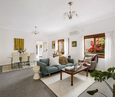 Delightful three-bedroom home with period charm - Photo 5