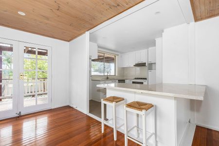 Warm, Welcoming Living in a Prime Frankston Location - Photo 3