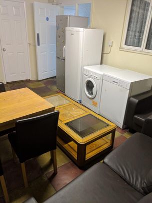 2 bedroom property to rent - Photo 1