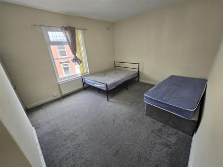 Price £1,000 pcm - Available Now - Unfurnished - Photo 2