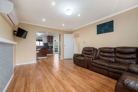 Easy-Care, Updated Claremont Home - Photo 2