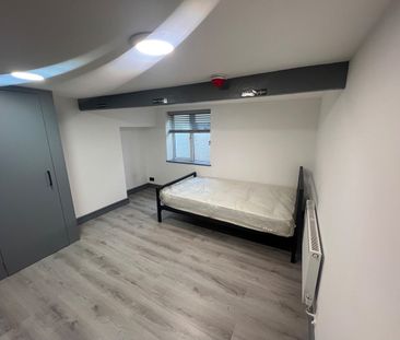 Room in a Shared House, Victoria Street, RG1 - Photo 5