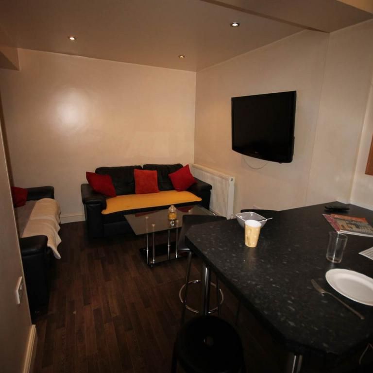 4 bedroom apartment to rent - Photo 1