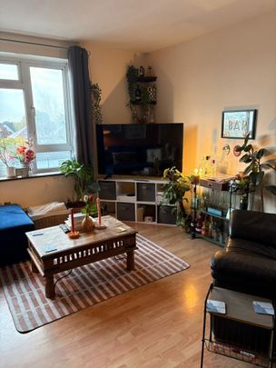 2 Bed Flat, Parkdale, N11 - Photo 1