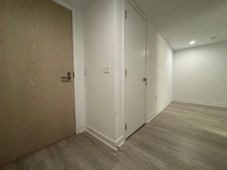 For Lease - 3 Strathgowan Avenue Unit# 324, Toronto, Ontario - Photo 3