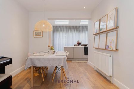 4 bedroom semi-detached house to rent - Photo 5