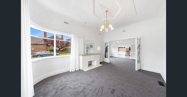 Art Deco Charm & Timeless Elegance - Photo 1