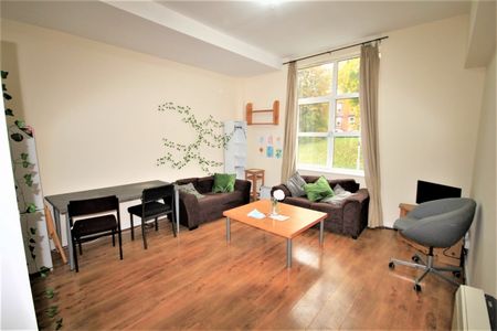 Dene House Court, Near University, LEEDS - Photo 2