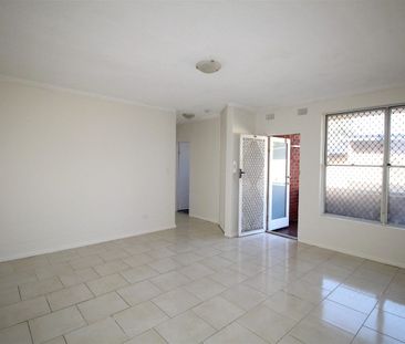 LARGE 2 BEDROOM WITH BUILT-IN WARDROBES AND INTERNAL LAUNDRY - Photo 4