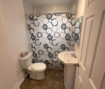 5 1/2 + entrée privée à louer - Photo 3