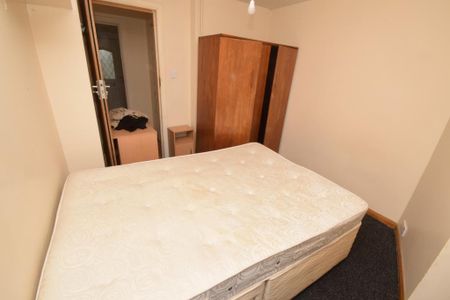 4 bedroom terraced house to rent - Photo 5