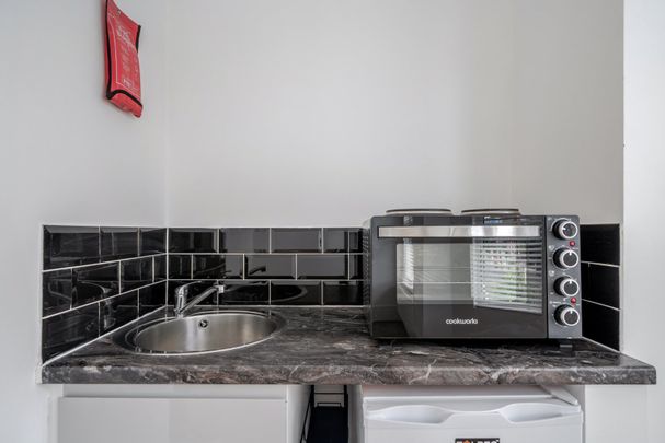 East Dulwich Grove, London, SE22 - Photo 1