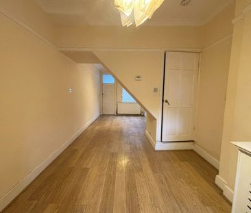 Terraced House to rent on - Photo 6