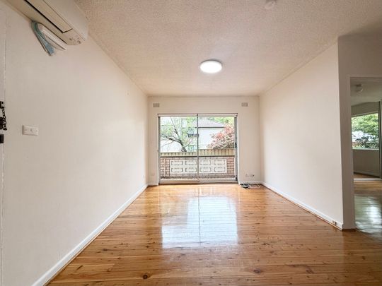 PERFECTLY LOCATED CLOSE TO STATION, SHOPS & SCHOOLS - Photo 1