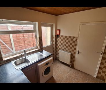3 Bed Terraced House, Lichfield Road, E6 - Photo 3