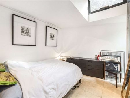 An impressive, unique and modern four bedroom house ideally located on a quiet residential road. - Photo 4