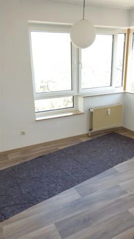 Lichtdurchflutete Etagenwohnung mit schönem Balkon in hervorragender Lage von Jever - Foto 2