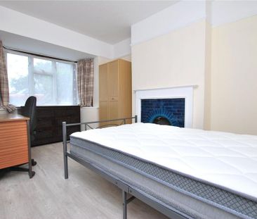 4 bedroom semi-detached house to rent - Photo 4