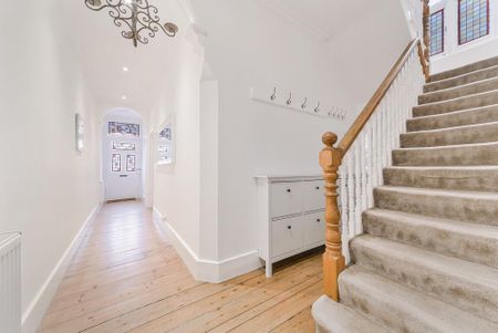 5 bedroom semi-detached house to rent - Photo 4