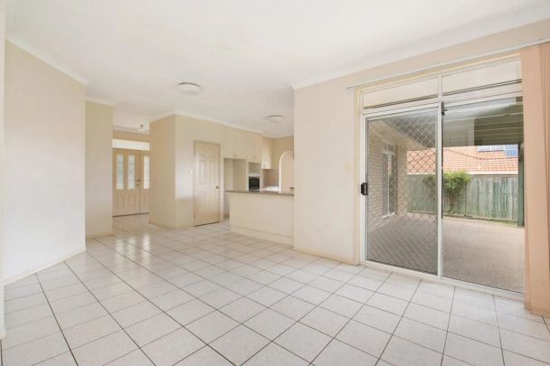 7 Piccadilly Place, Carindale. - Photo 1