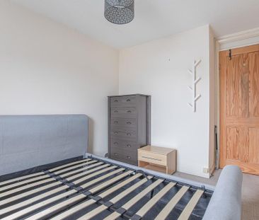 2 bedroom semi-detached house to rent - Photo 5