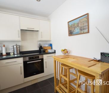 3 bedroom semi-detached house to rent - Photo 3