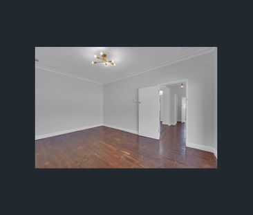 FRESHLY REFURBISHED 3x2 HOME IN MEDINA! - Photo 3