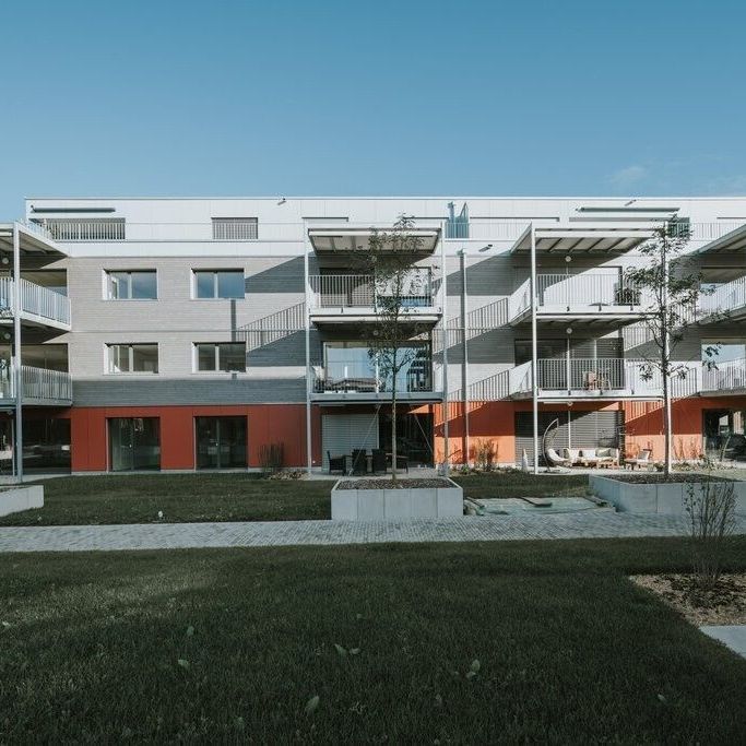 Green neighborhood, urban proximity - Photo 1