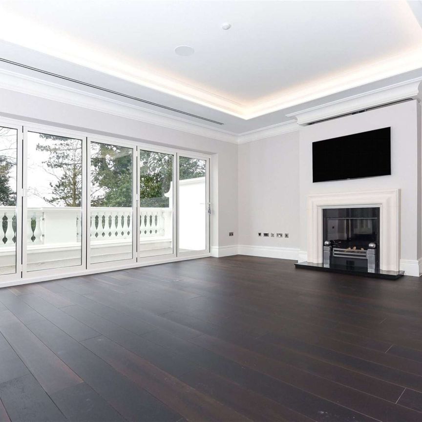 Luxury first floor apartment in a gated development of 10 - Photo 1