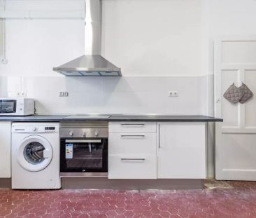 Sunny room in 7-bedroom apartment in L'Eixample - Foto 4