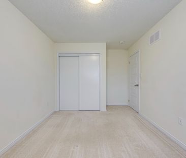 For Lease - 122 Esther Crescent, Thorold, Ontario - Photo 2